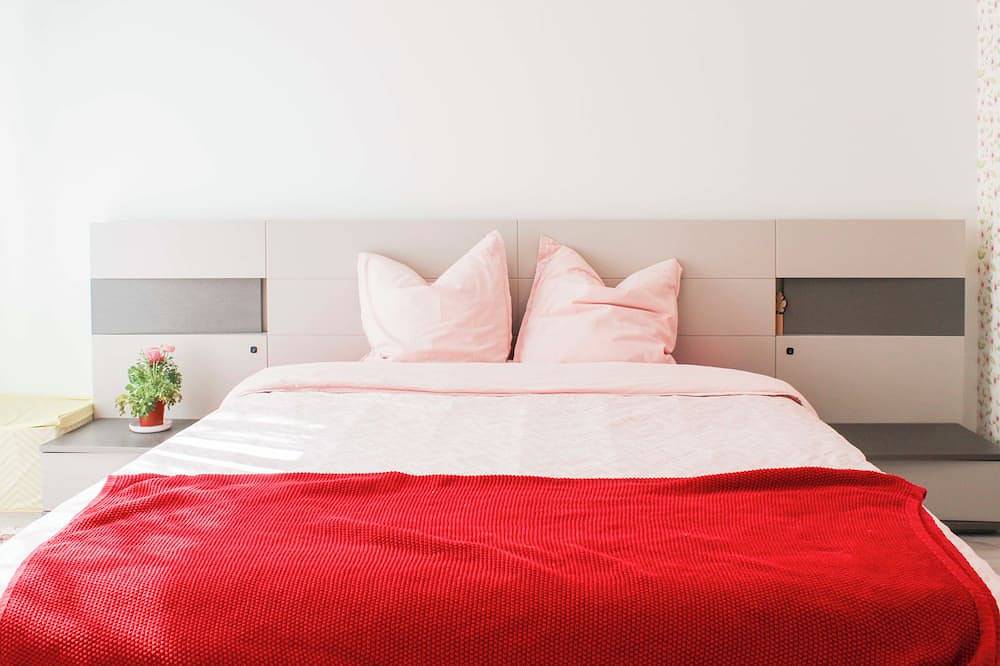 Entire apartment, Apartment with balcony at the gates of Paris in Bagnolet, Seine-Saint-Denis