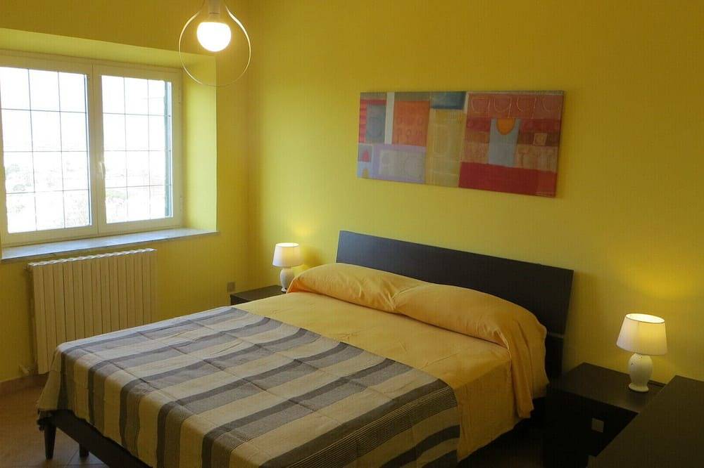 Entire apartment, Panoramic  Apartment in Terracina, Agro Pontino