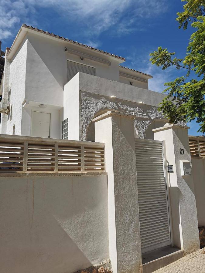 Casa Mya con terreno privado y parking compartido - a 800m de Playa Poniente in Benidorm, Costa Blanca