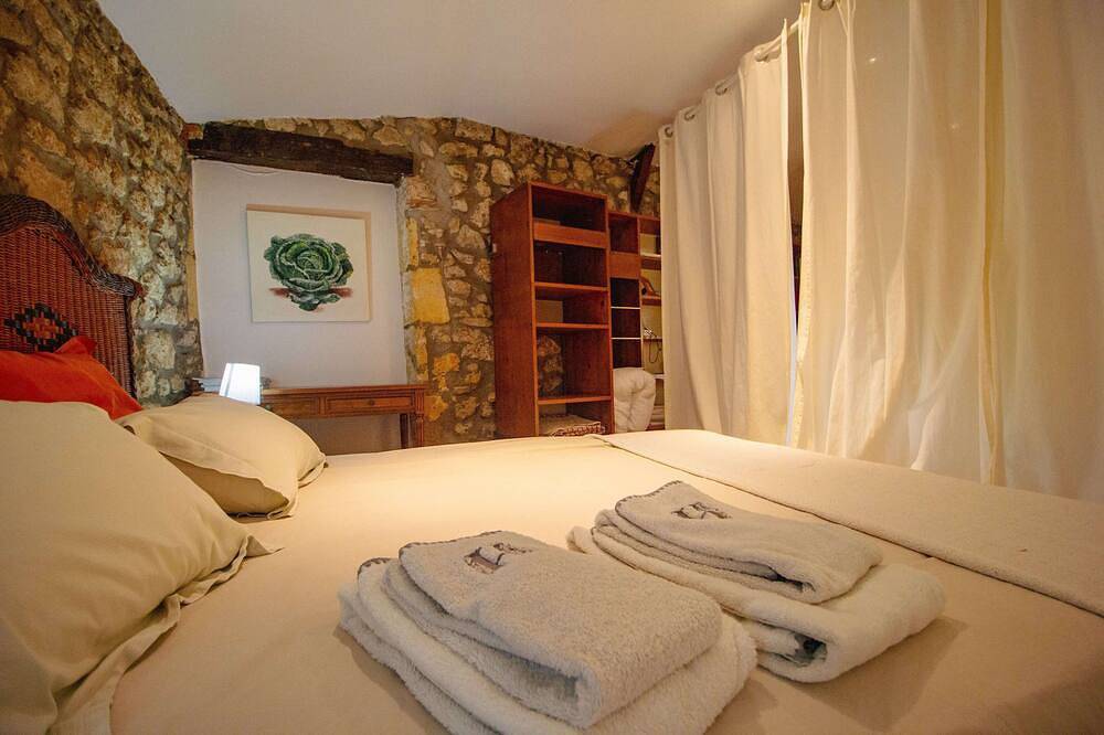 El anexo Mesnil, antigua casa renovada in Le Tourne, Región de Burdeos