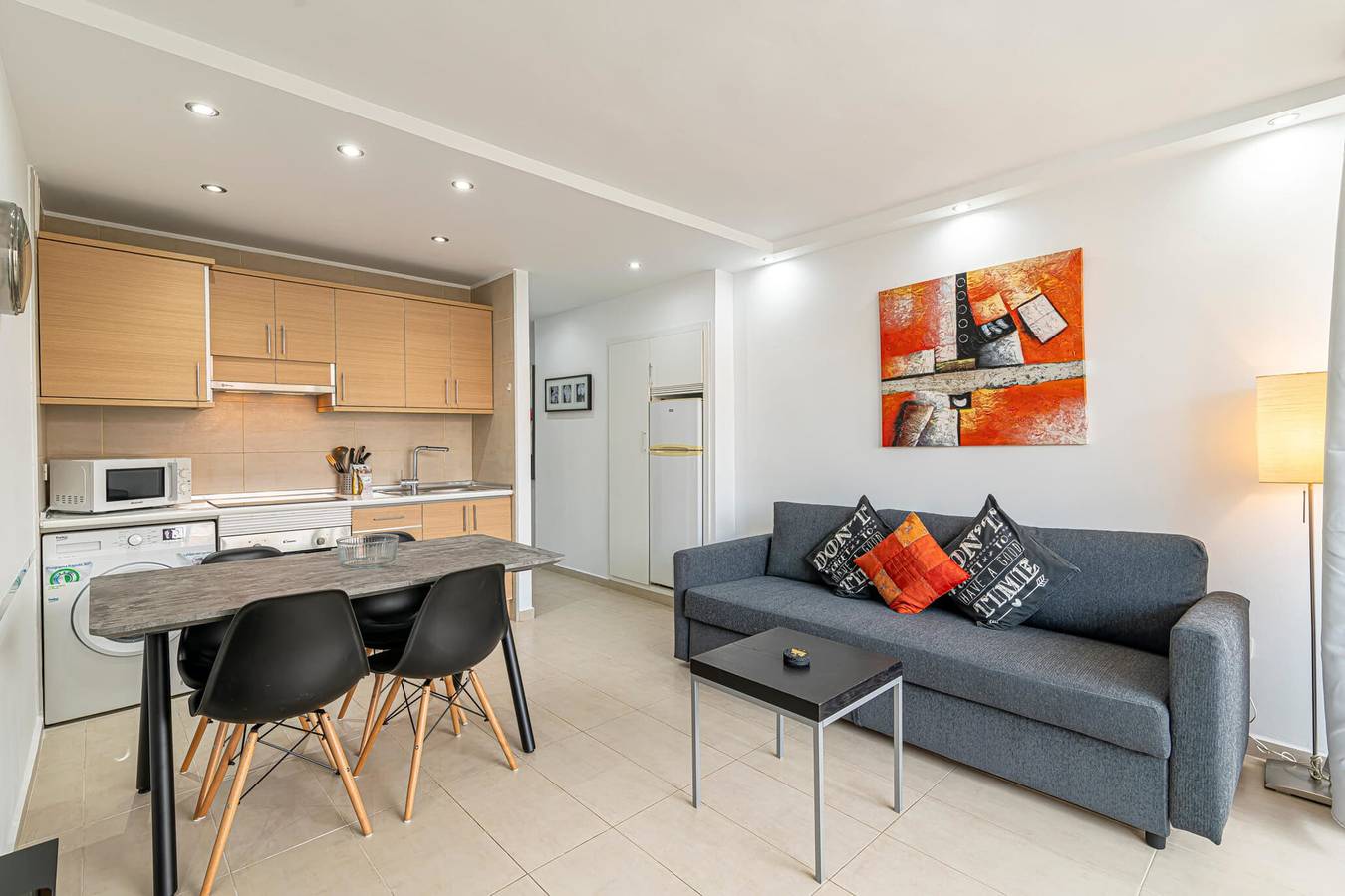 Entire apartment, Go2Tenerife Apart'Lotus Pool + beach 400m in Playa de las Américas, Arona