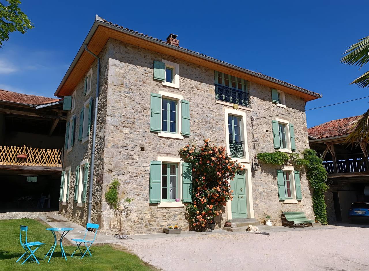 Baladous - Salat Guest Room with Shared Terrace, Wi-Fi and Air Conditioning in Montgaillard-de-Salies, Haute-Garonne