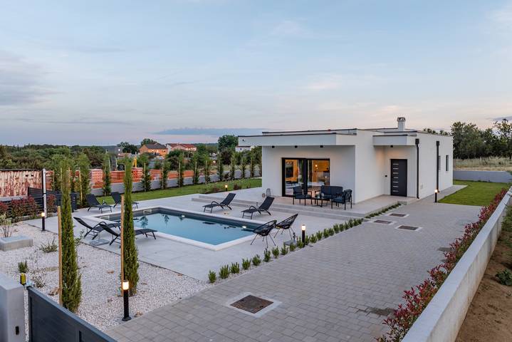 Villa für 7 Personen, mit Garten und Terrasse - 1