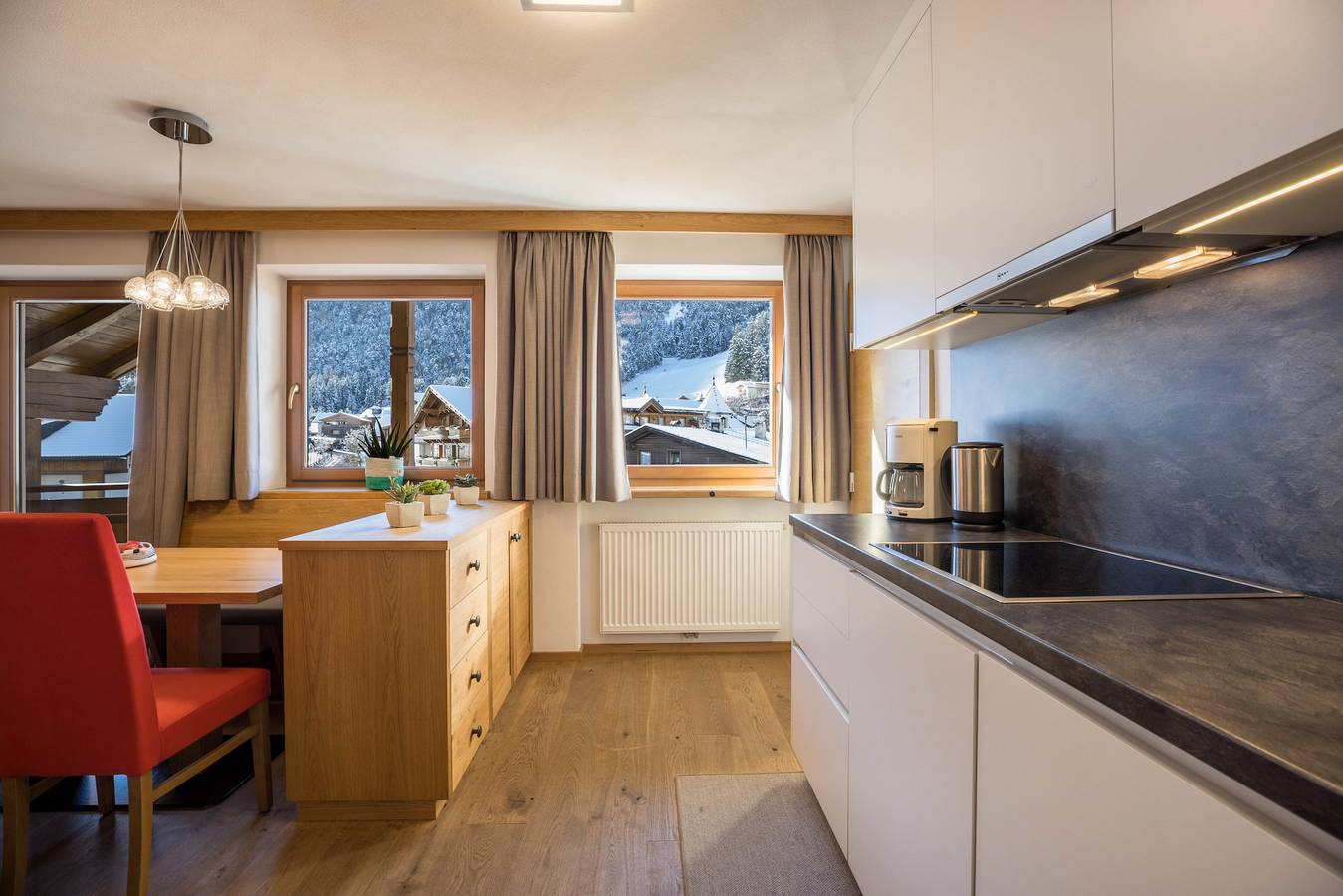 Appartamento intero, Appartamento "Rosalpina 2" nel cuore dell'area sciistica con vista sulle montagne, Wi-Fi e balcone in San Vigilio di Marebbe, Marebbe