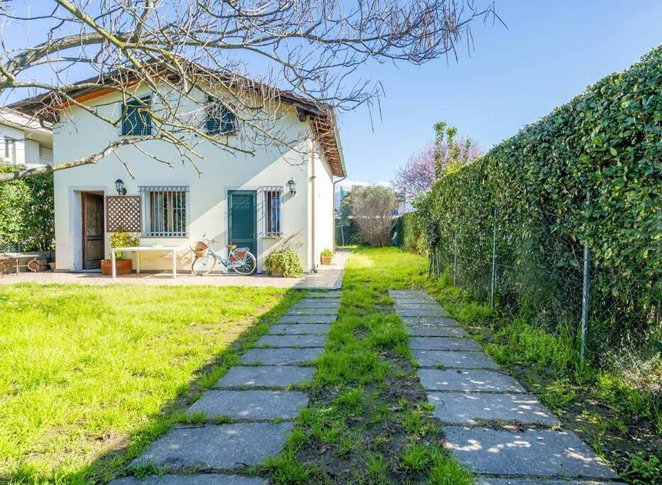Three-Bedroom Villa in Forte dei Marmi, Riviera Toscana