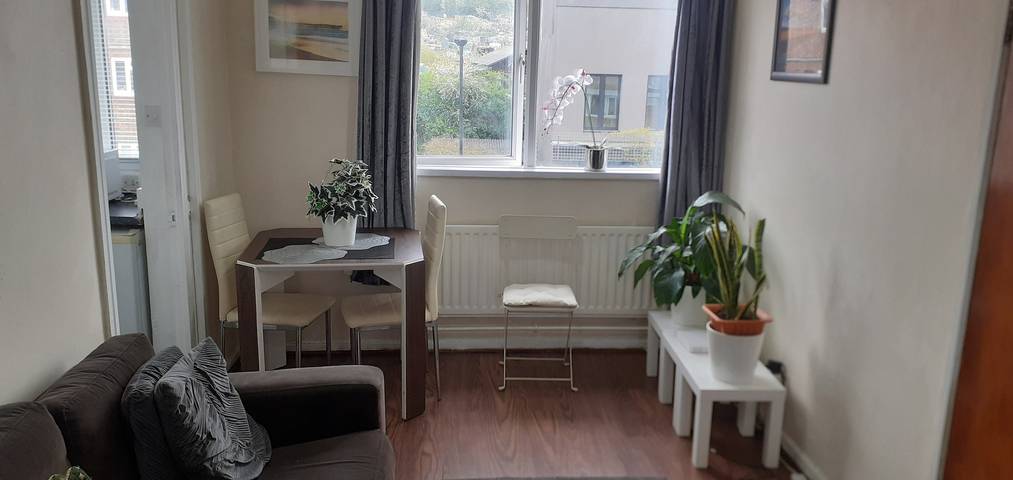 Vacation apartment for 3 people, with balcony, kid friendly in London