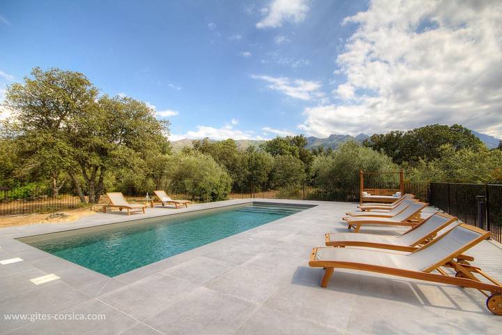 Gîte pour 4 personnes, avec Terrasse et Jardin ainsi que Piscine et Vue à Speloncato