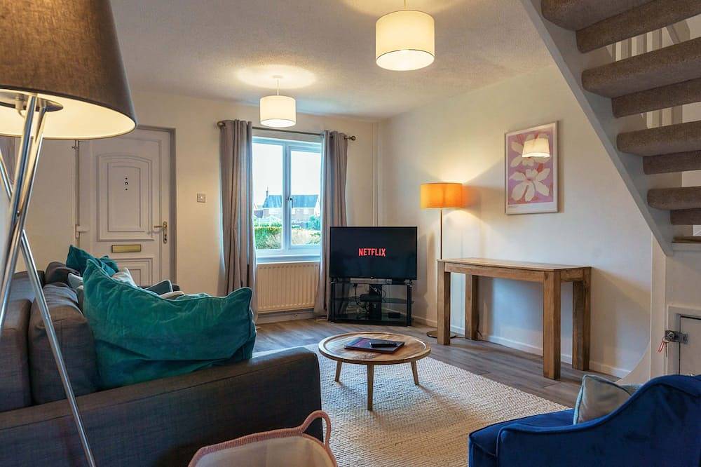 Burden close two bedroom house with garden in Bradley Stoke, South Gloucestershire