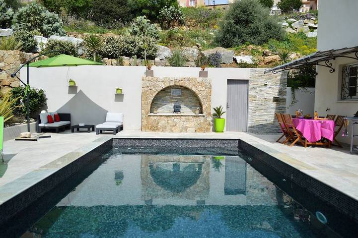 Villa pour 8 personnes, avec Balcon et Jacuzzi ainsi que Terrasse et Jardin à L'Île-Rousse