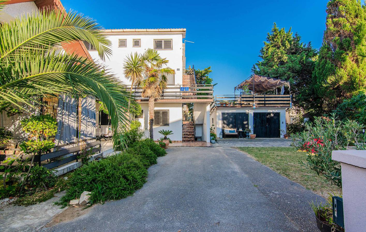 Ganze Ferienwohnung, Gemütliche Unterkunft, 1,5 km vom Strand Ždrijac entfernt: WLAN, Klimaanlage, Parkplatz und Terrasse in Nin, Zadar