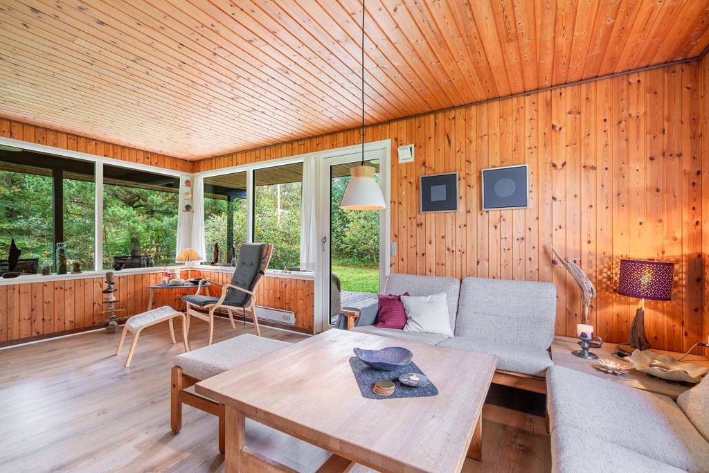 Gemütliches Ferienhaus mit Holzcharme, überdachter Terrasse und Platz für die ganze Familie in Houstrup, Varde
