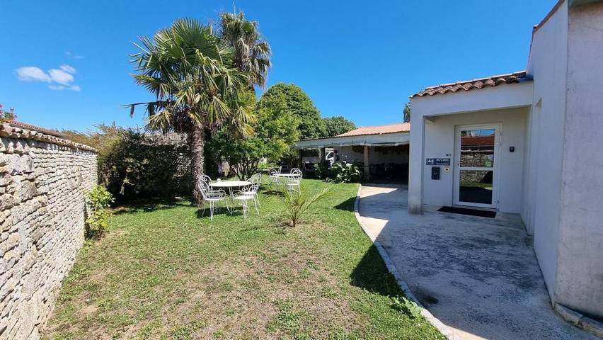 Appart’hôtel pour 2 personnes, avec jardin et sauna, animaux acceptés