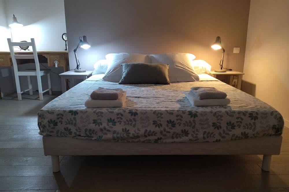 Casa de huéspedes 'Habitación Côté Vignes' con piscina compartida, jardín común y Wi-Fi in Bourg-Saint-Andéol, Privas