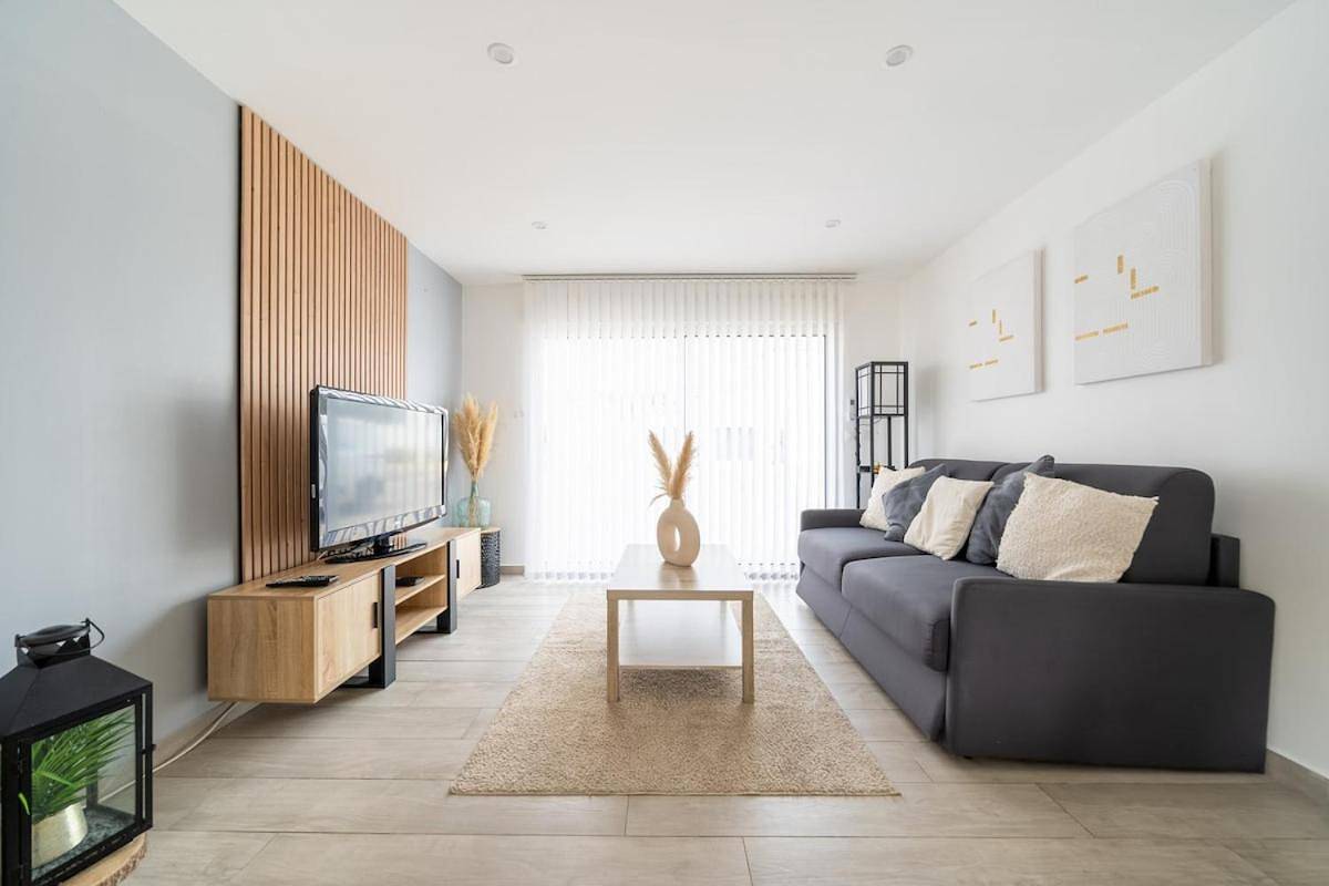 Appartement entier, One-Bedroom Apartment in Port-de-Bouc, Côte méditerranéenne (France)