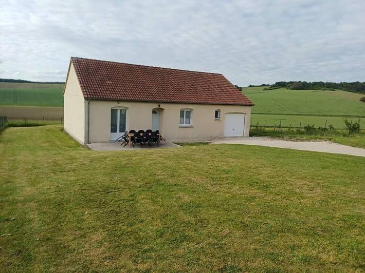 Location de vacances pour 7 personnes, avec Terrasse ainsi que Jardin et Vue à Rizaucourt-Buchey