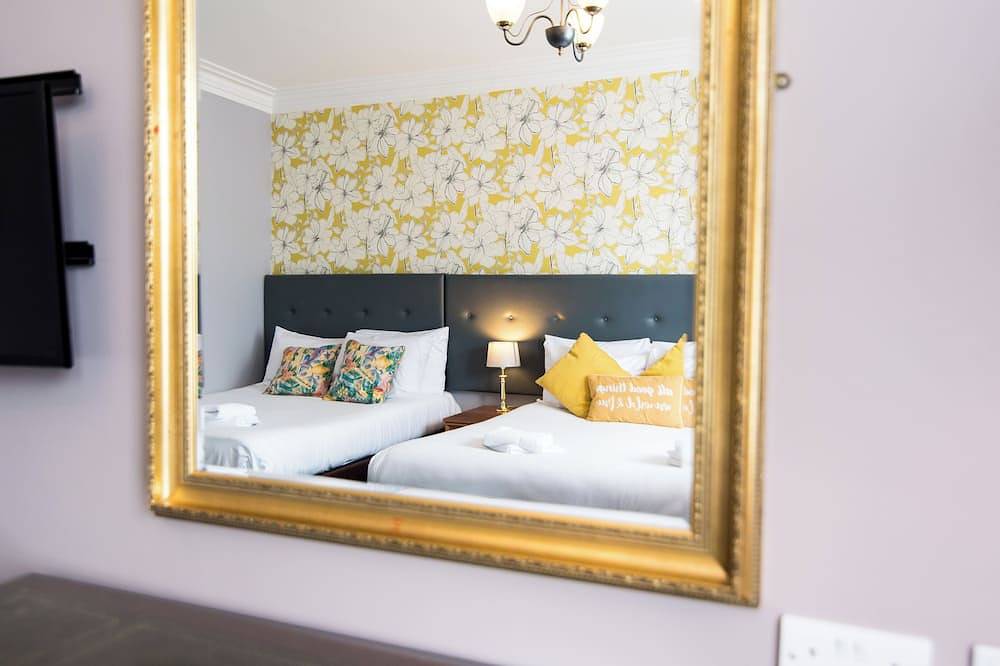 Station Road - Contemporary 1bedroom Flat with 2 king beds & ensuite bath in Nottinghamshire