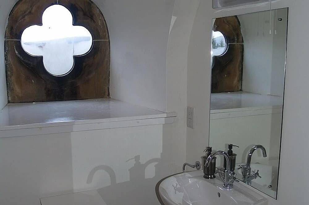 Entire apartment, The Best View Of Loch Ness in Fort Augustus, Highlands