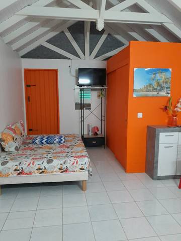 Gîte pour 2 personnes, avec jardin et balcon à Petit-Bourg