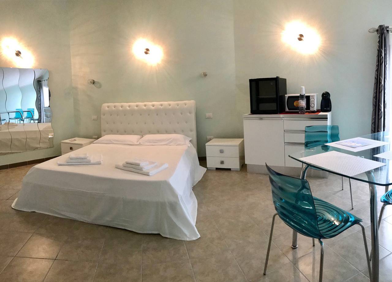 Appartamento intero, Villa Nuragica - Appartamento con cucina esterna e terazza con vista in Nuraxi Figus, Gonnesa