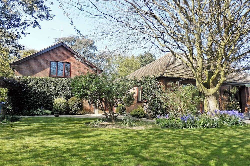 4 bedroom accommodation in Corton, near Lowestoft in Lowestoft, The Broads