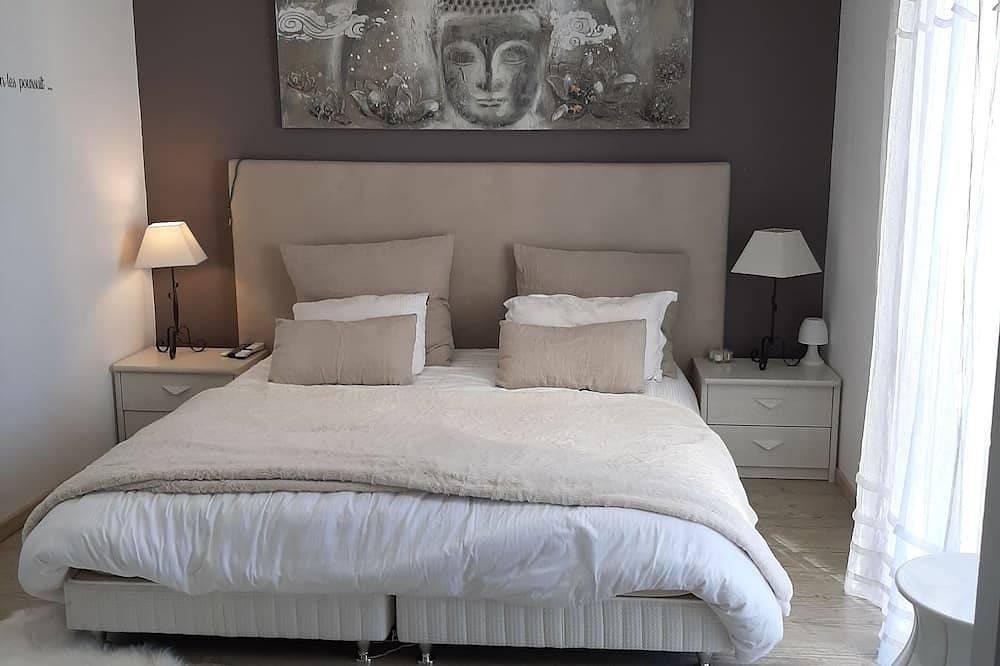 Beautiful air-conditioned villa with jacuzzi pool, large, quiet property with trees. in Belgodère, Calvi und Umgebung