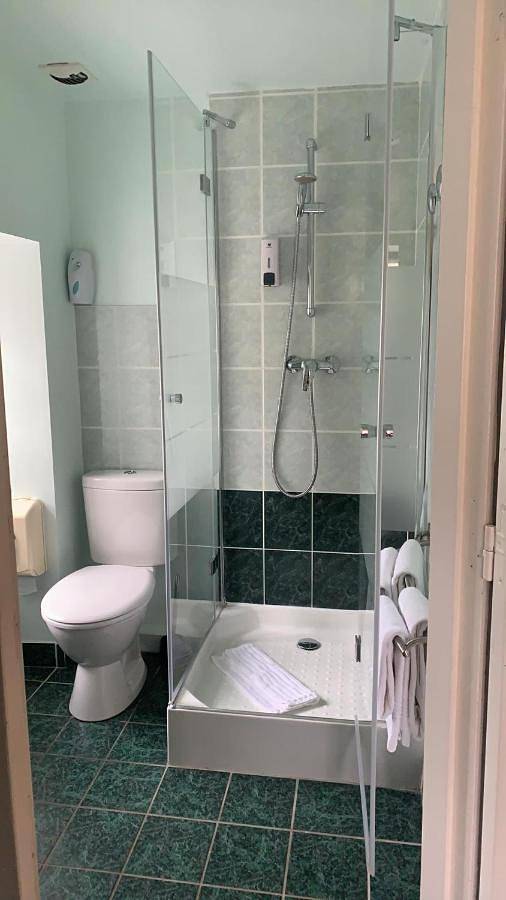 Hôtel pour 2 personnes, avec jardin, animaux acceptés à Le Falgoux - 2