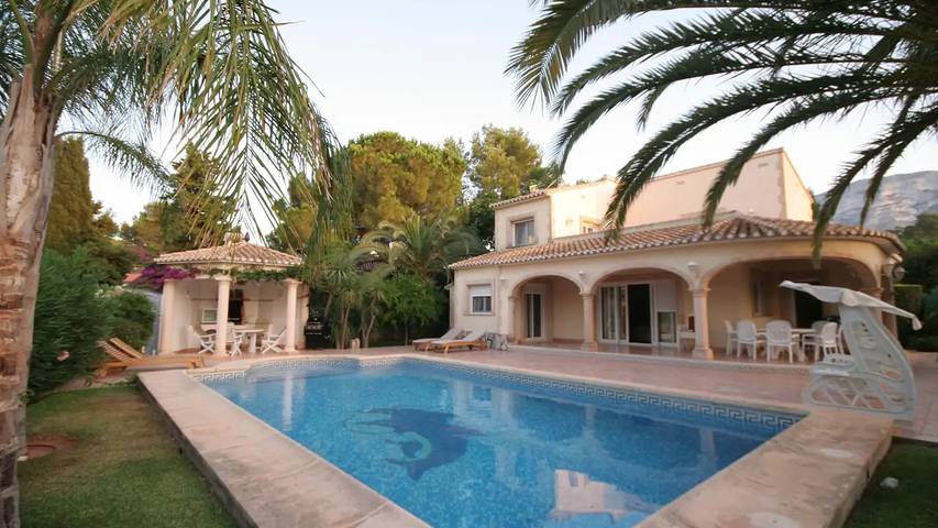 Villa für 7 Personen, mit Whirlpool und Pool sowie Garten und Terrasse, mit Haustier in Dénia
