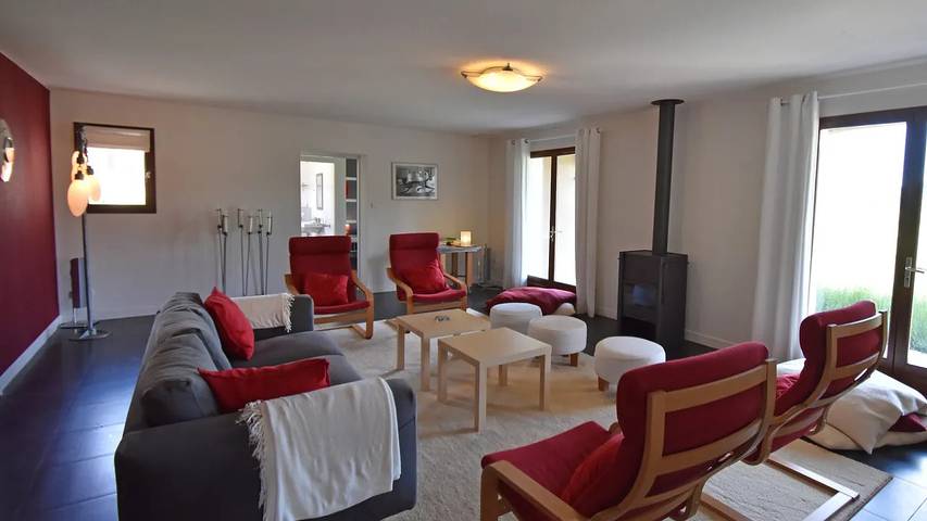 Location de vacances pour 9 personnes, avec jardin ainsi que terrasse et piscine à Montbrun-des-Corbières - 2
