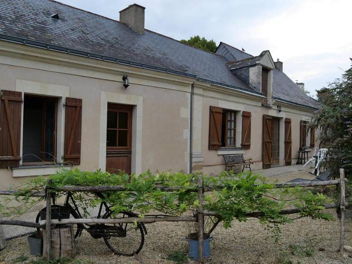 Gîte pour 4 personnes, avec jardin à Noyant-la-Plaine