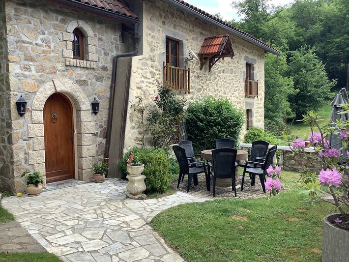 Chambre d’hôte pour 2 personnes, avec jacuzzi et piscine ainsi que sauna et jardin dans le Puy-de-Dôme - 2