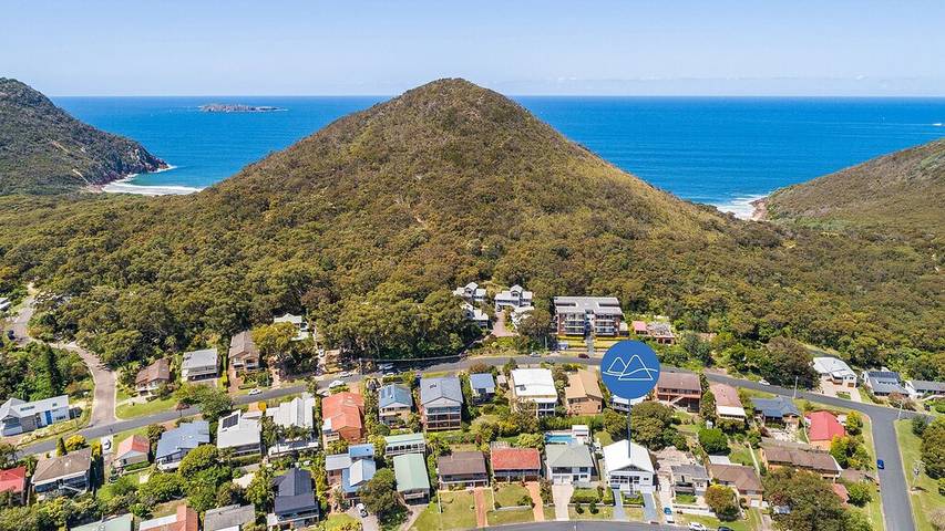Holiday home for 8 people, with balcony in Shoal Bay
