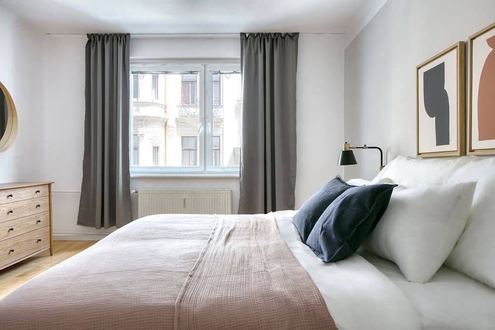 Hel lejlighed, Lovely Innere Stadt 1Br w/ Elevator, steps from Opera, by Blueground in København Indre By, Wien