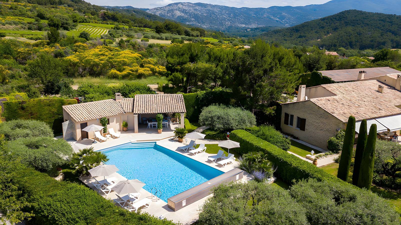 Vakantiehuis 'Fanny' met Uitzicht op de Bergen, Wi-Fi en Airconditioning in Crillon-le-Brave, Parc naturel régional du Mont-Ventoux