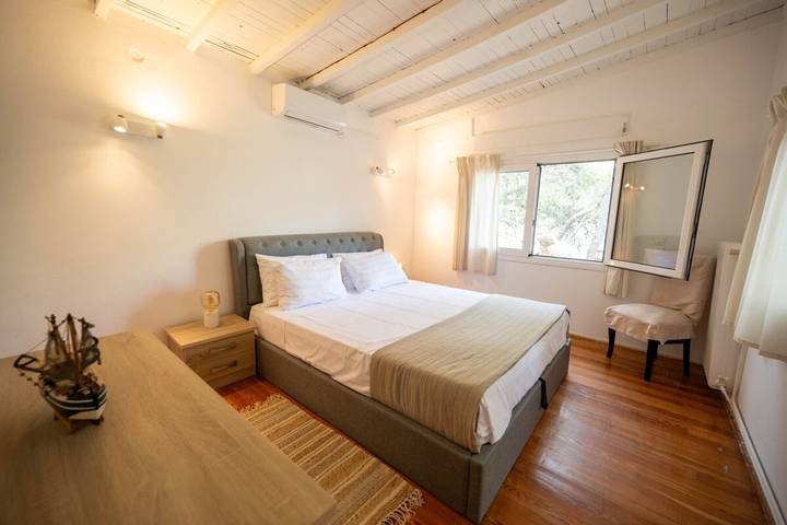 Ferienhaus für 6 Personen, mit Balkon und Terrasse sowie Garten in Loutraki