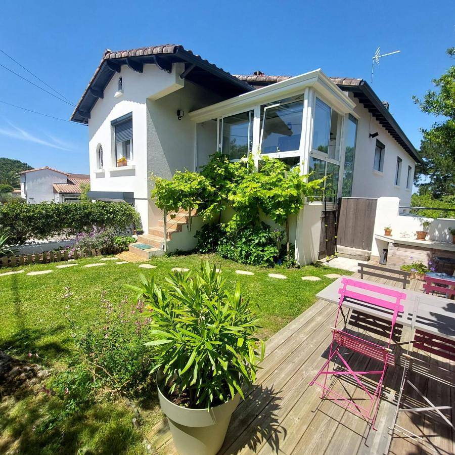 Two-Bedroom House in Saint-Palais-sur-Mer, Côte de Beauté