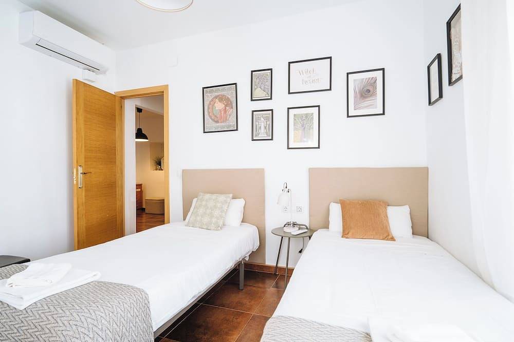 Entire apartment, Lovely Duplex at Santa Cruz 10 people Parking Optional in Casco Antiguo, Sevilla