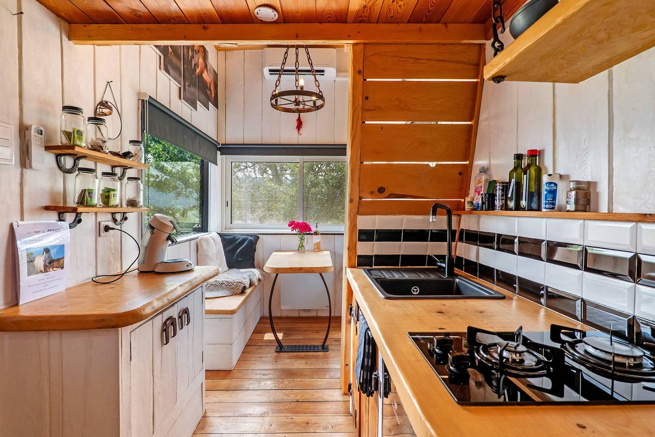 Maison de vacances 'La Tiny House De Peggy' avec vue sur la montagne, terrasse privée et climatisation in Sisteron, Région de Forcalquier