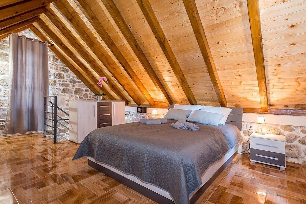 Amazing home in Drnis in Dalmatinisches Zagora