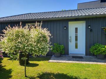 Ferienwohnung für 2 Personen, mit Terrasse und Garten in Wustrow