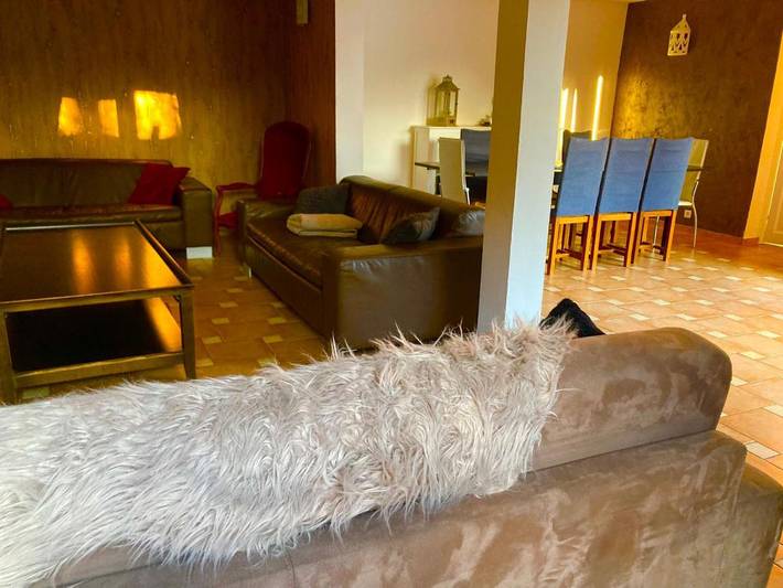 Gîte pour 12 personnes, avec piscine ainsi que vue et jardin à Pierry - 2