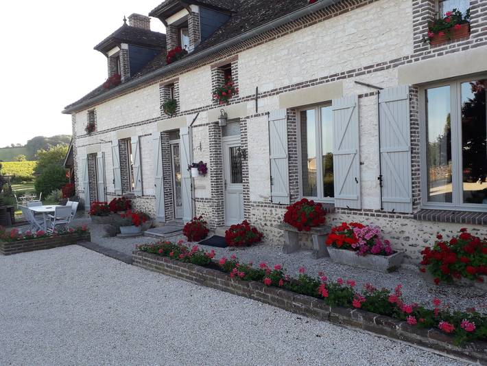Bed & Breakfast 'Chambre Sauge' mit gemeinsamer Terrasse, Garten und Wlan in Eaux-Puiseaux, Aube