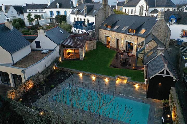 Location de vacances pour 8 personnes, avec vue ainsi que jardin et piscine dans Plage de Locmiquel - 4