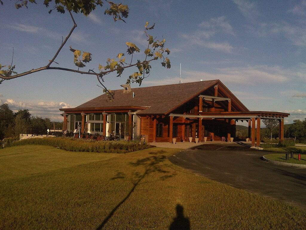 Ganze Wohnung, Schöne Ski-in, Ski-out-2-Br Village Condo in Jay Peak, direkt am Wanderweg! in Jay Peak