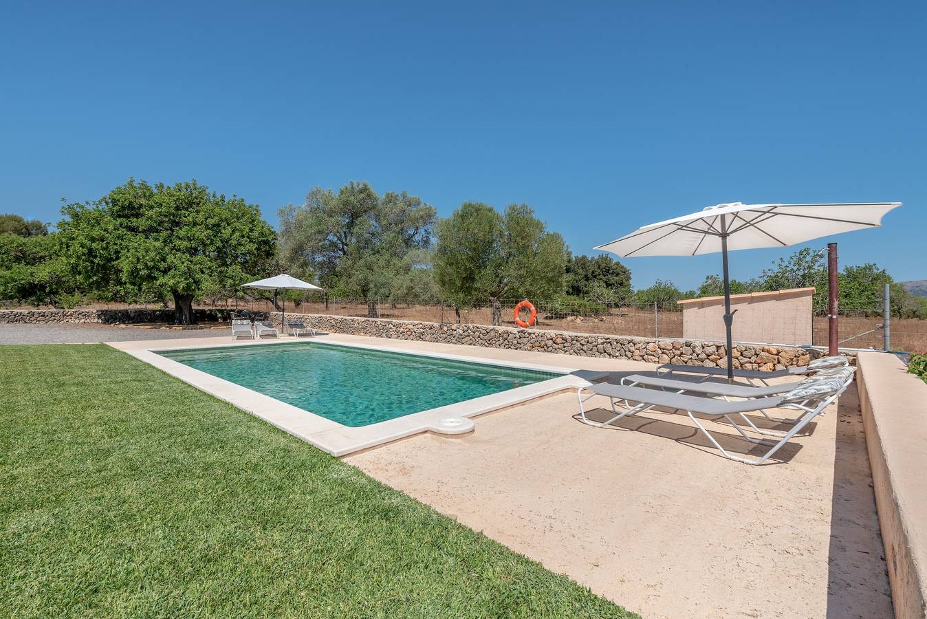 Landhaus 'Laurel' mit Bergblick, privatem Pool und Wlan in Son Servera, Mallorca Osten