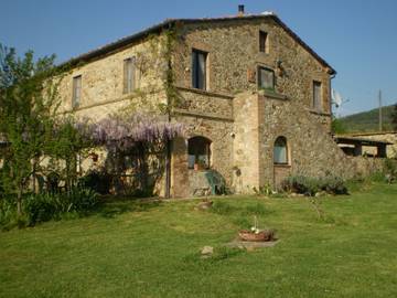 Gîte pour 8 personnes, avec jardin et bassin pour enfant à Radicondoli