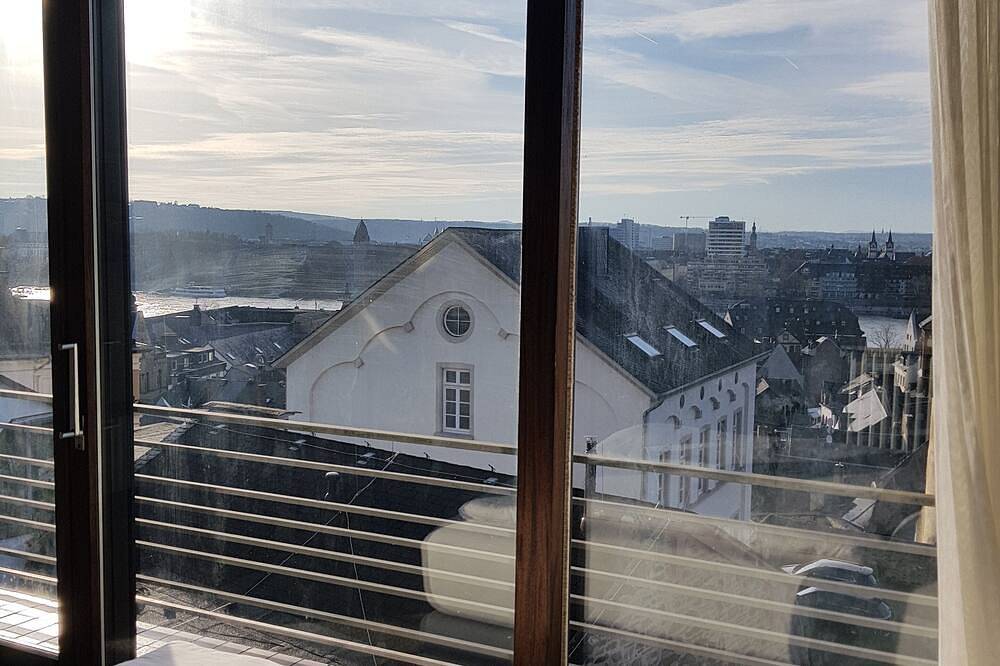 Geheel appartement, Ruim appartement met een panoramisch uitzicht op de Rijn, de Deutsches Eck en het fort in Deutsches Eck, Koblenz