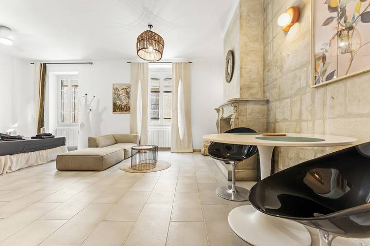 Hel lejlighed, Spacious and Cozy Apartment with Terrace in Central Beaucaire in Beaucaire, Nimes Området