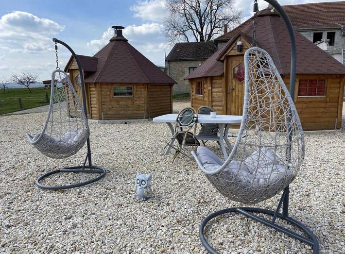 Camping für 4 Personen, mit Terrasse und Ausblick in den Ardennen