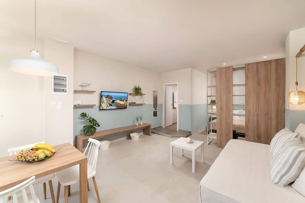 Studio appartment with patio by the coast in Stalida, Iraklio-Heraklion und Umgebung