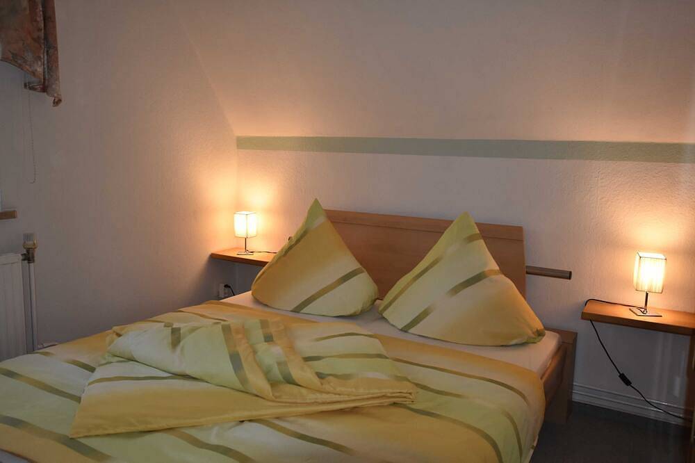 Ganze Wohnung, Ferien unter den Linden Ovs 970 - 3-Raum-Wohnung bis 4 Pers. in Blowatz, Neuburg